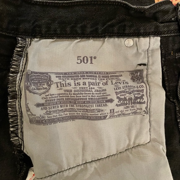 Levi’s 501 Jean shorts - Picture 4 of 6